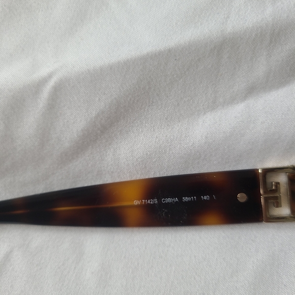 Authentic Givenchy aviator sunglasses - Picture 5 of 6